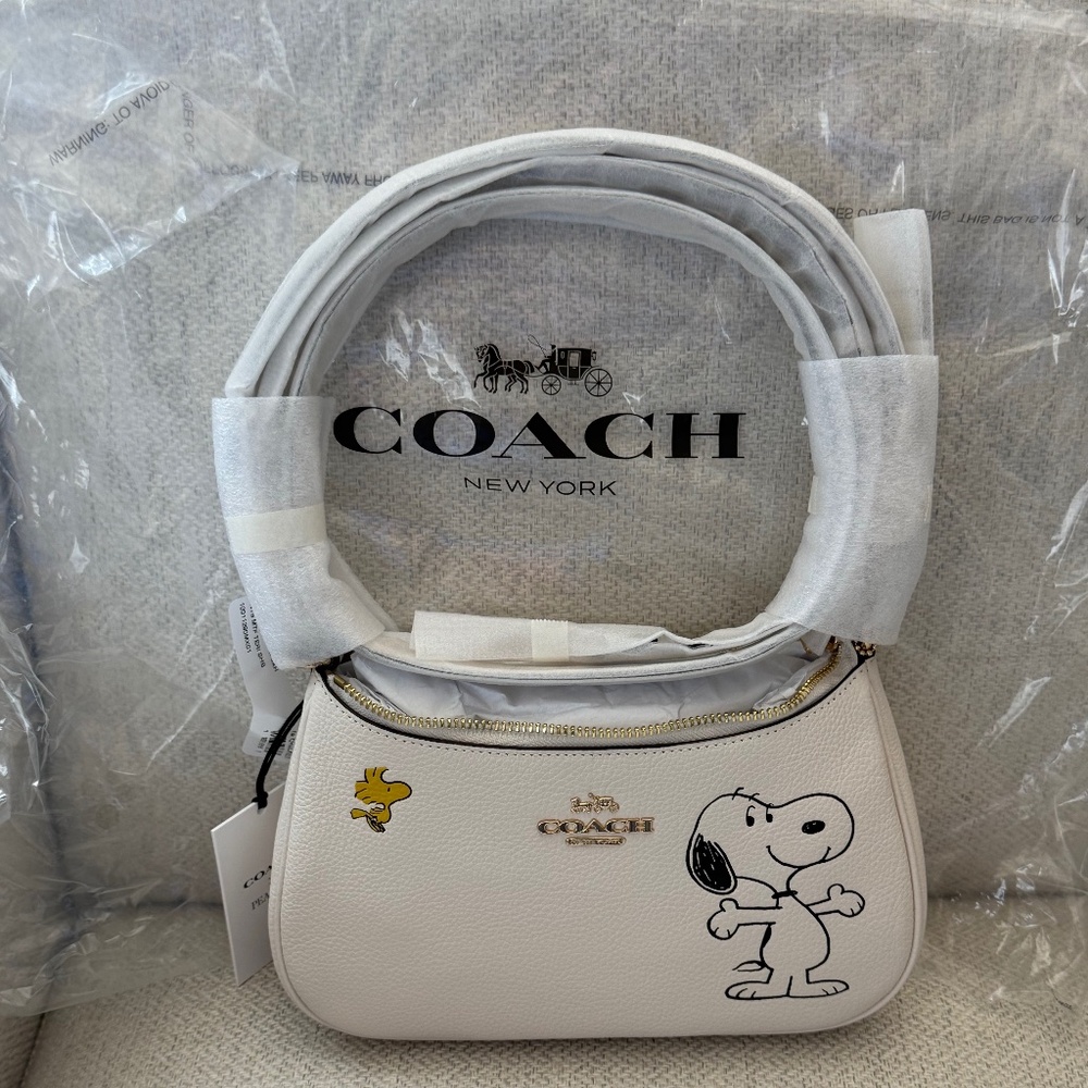 NWT Snoopy Coach X Peanuts Teri Shoulder Bag With Snoopy